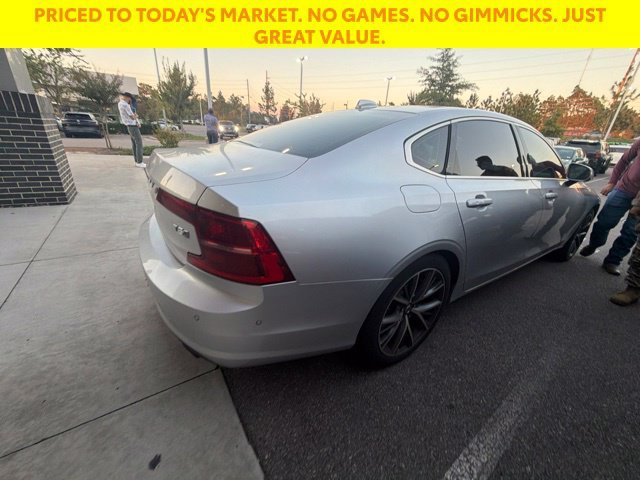 Used 2018 Silver Volvo T5 Momentum image 9