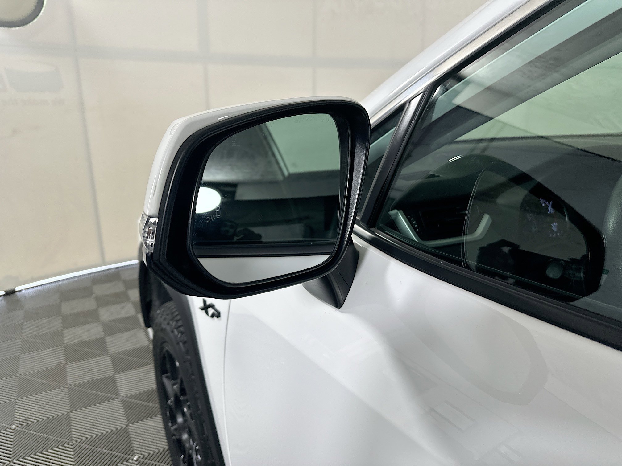 Used 2023 Ice Toyota XLE image 10
