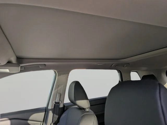New 2026 Everest White Pearl TriCoat Nissan Dark Armor™ image 18