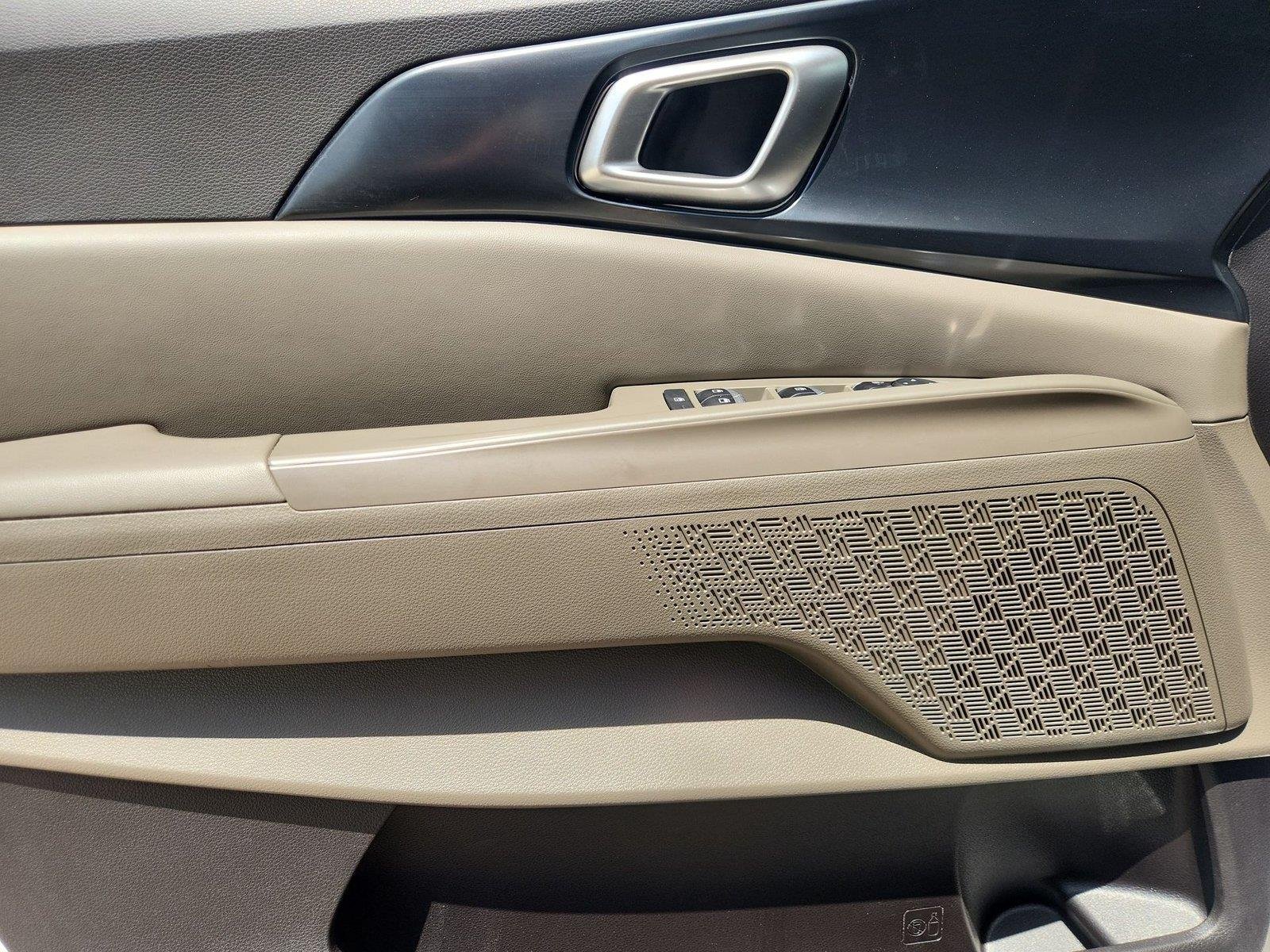 2025 Kia Carnival MPV photo 21 of 33