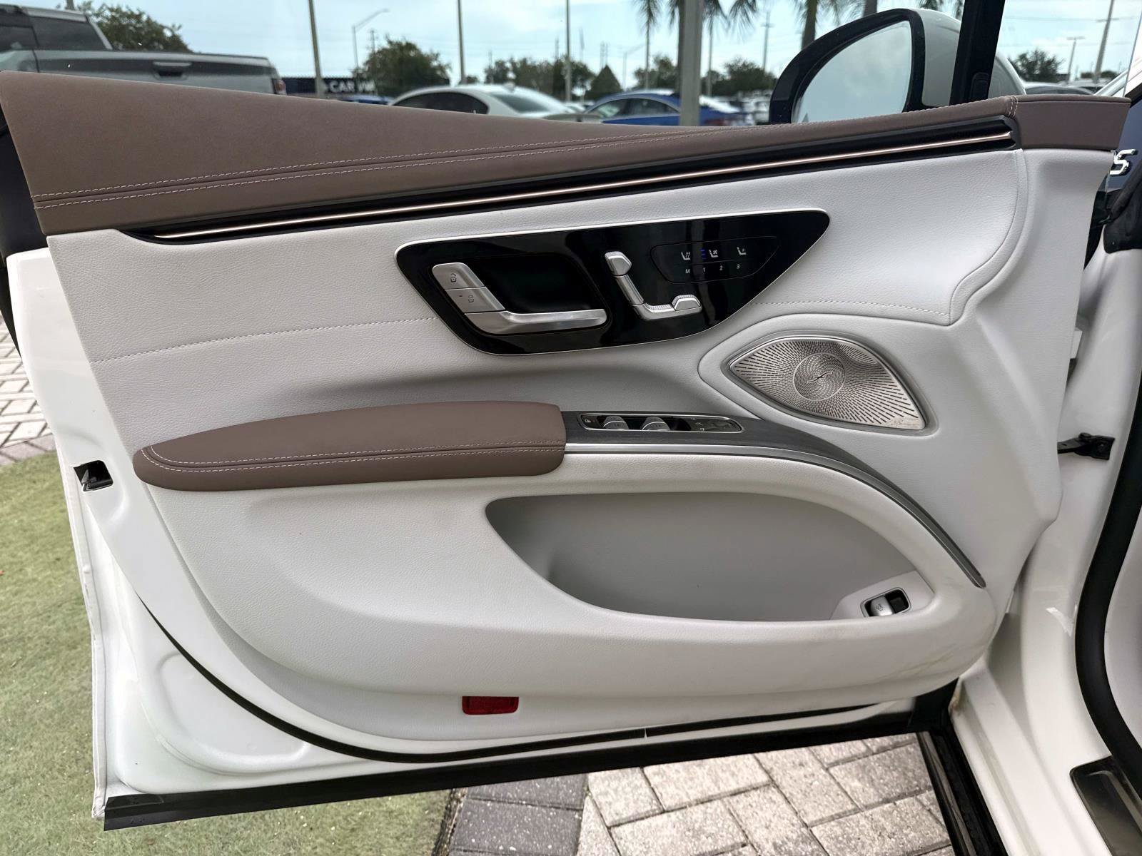 Used 2023 MANUFAKTUR Diamond White Metallic Mercedes-Benz 580 image 16