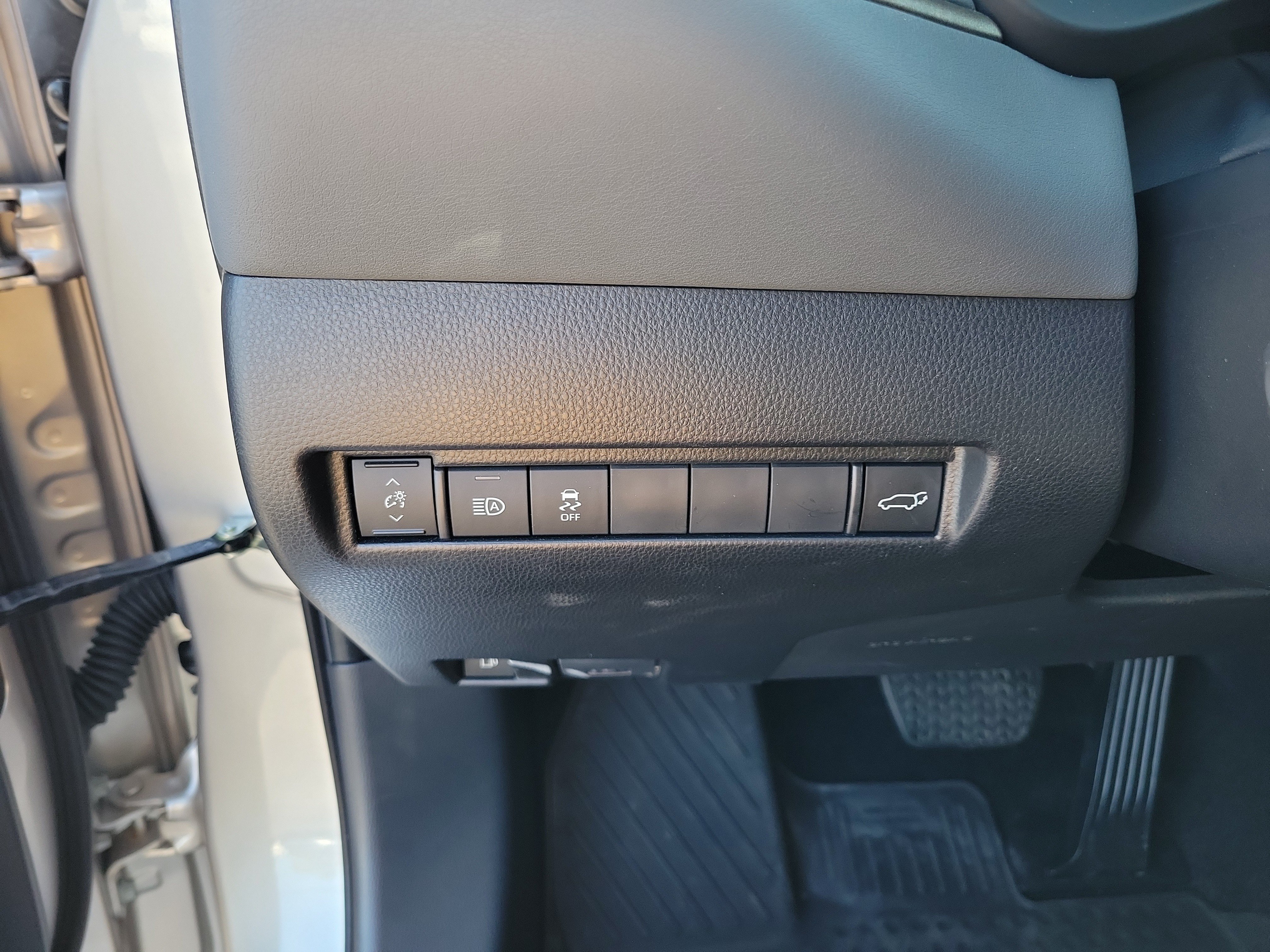 Used 2023 Champagne Toyota LE image 27