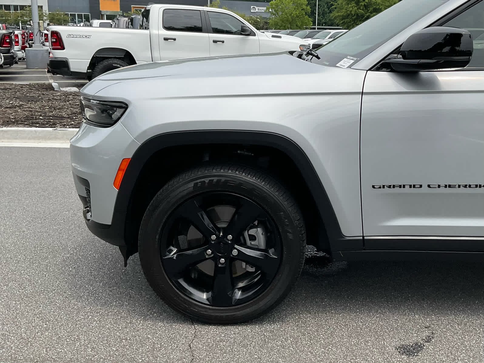 Certified Used 2023 Silver Zynith Jeep Altitude image 11