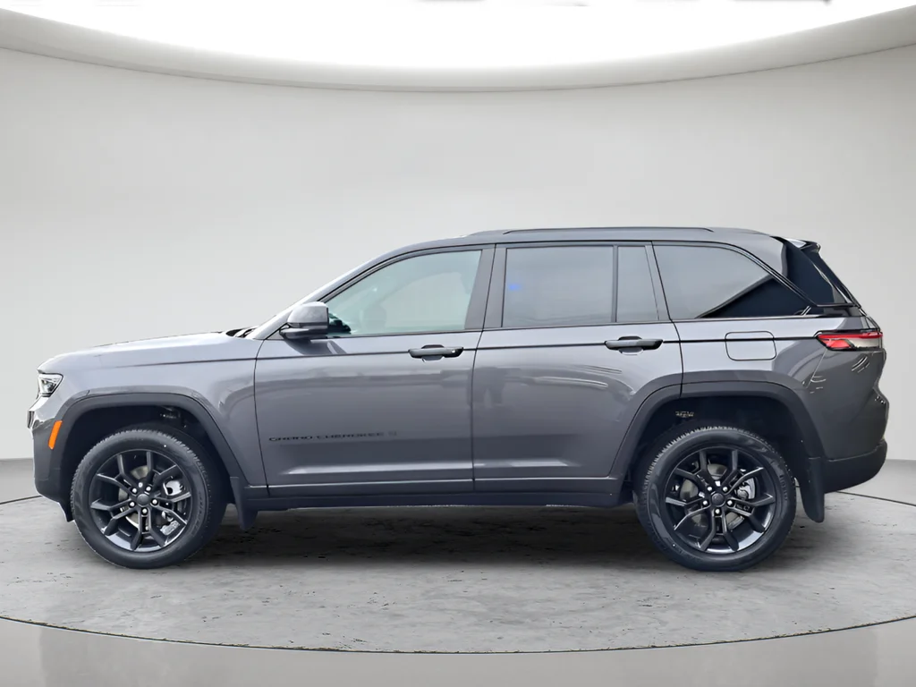 New 2025 Baltic Gray Metallic Clear-Coat Exterior Paint Jeep Limited image 6