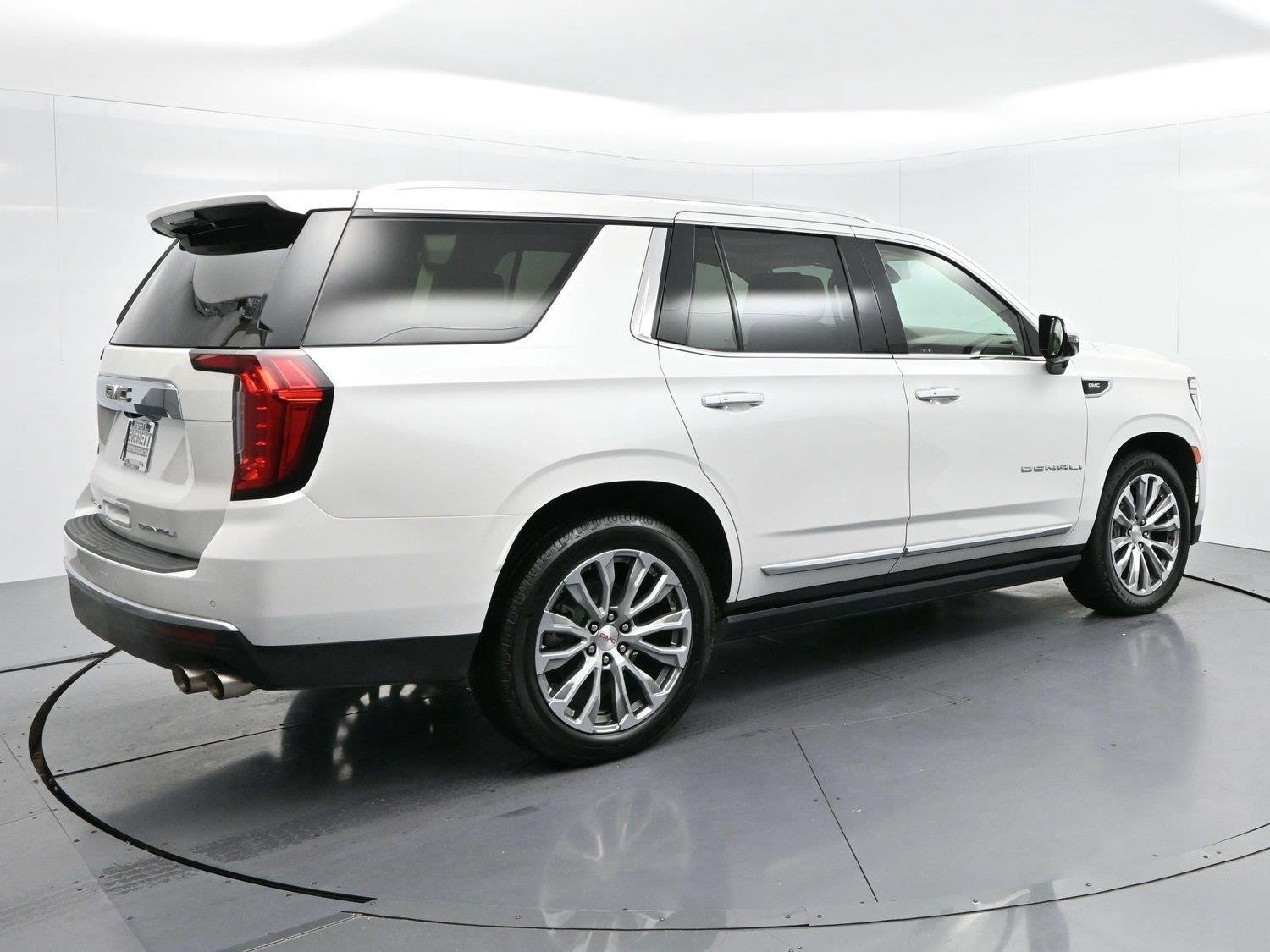 Used 2021 WHITE FROST TRICOAT GMC Denali image 7