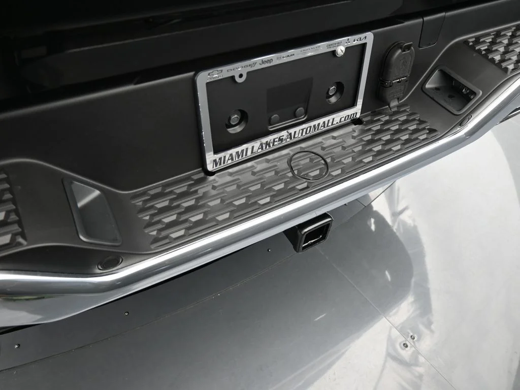 New 2026 Diamond Black Crystal Pearl-Coat Exterior Paint RAM Big Horn/Lone Star image 33