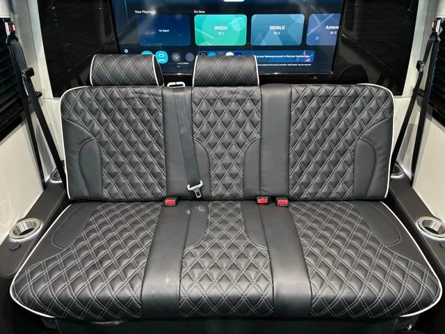 New 2026 Iridium Silver Mercedes-Benz Discovery Touring image 31