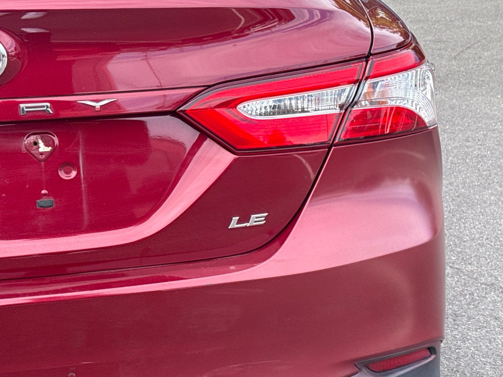 Used 2018 Red Toyota LE image 9