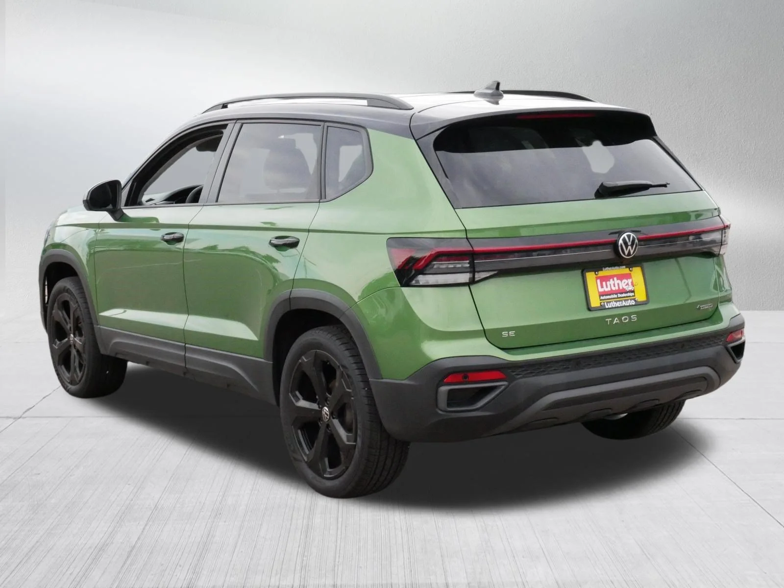 Certified Used 2025 Bright Moss Green Metallic/Deep Black Roof Volkswagen SE Black image 5