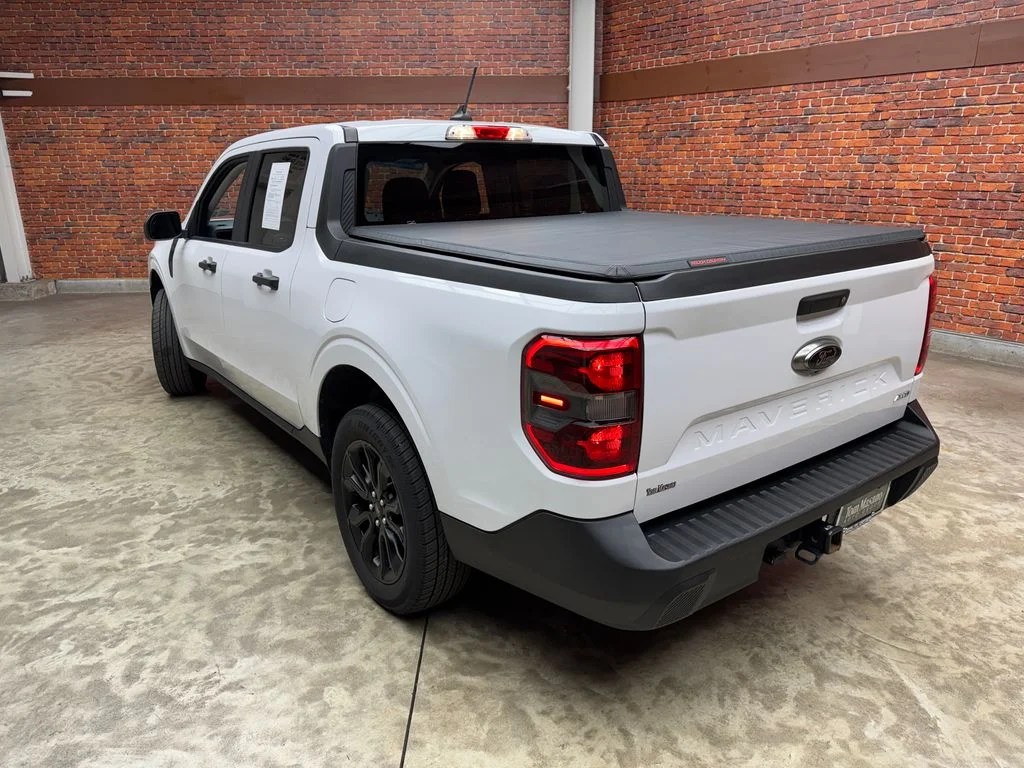 Certified Used 2024 Oxford White Ford XLT image 2