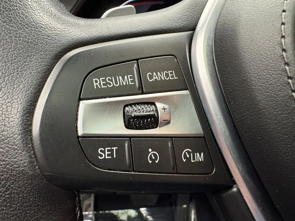 Used 2022 White BMW xDrive40i image 15