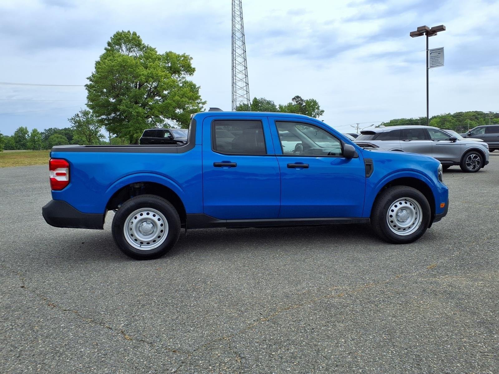 Used 2025 Velocity Blue Ford XL image 9