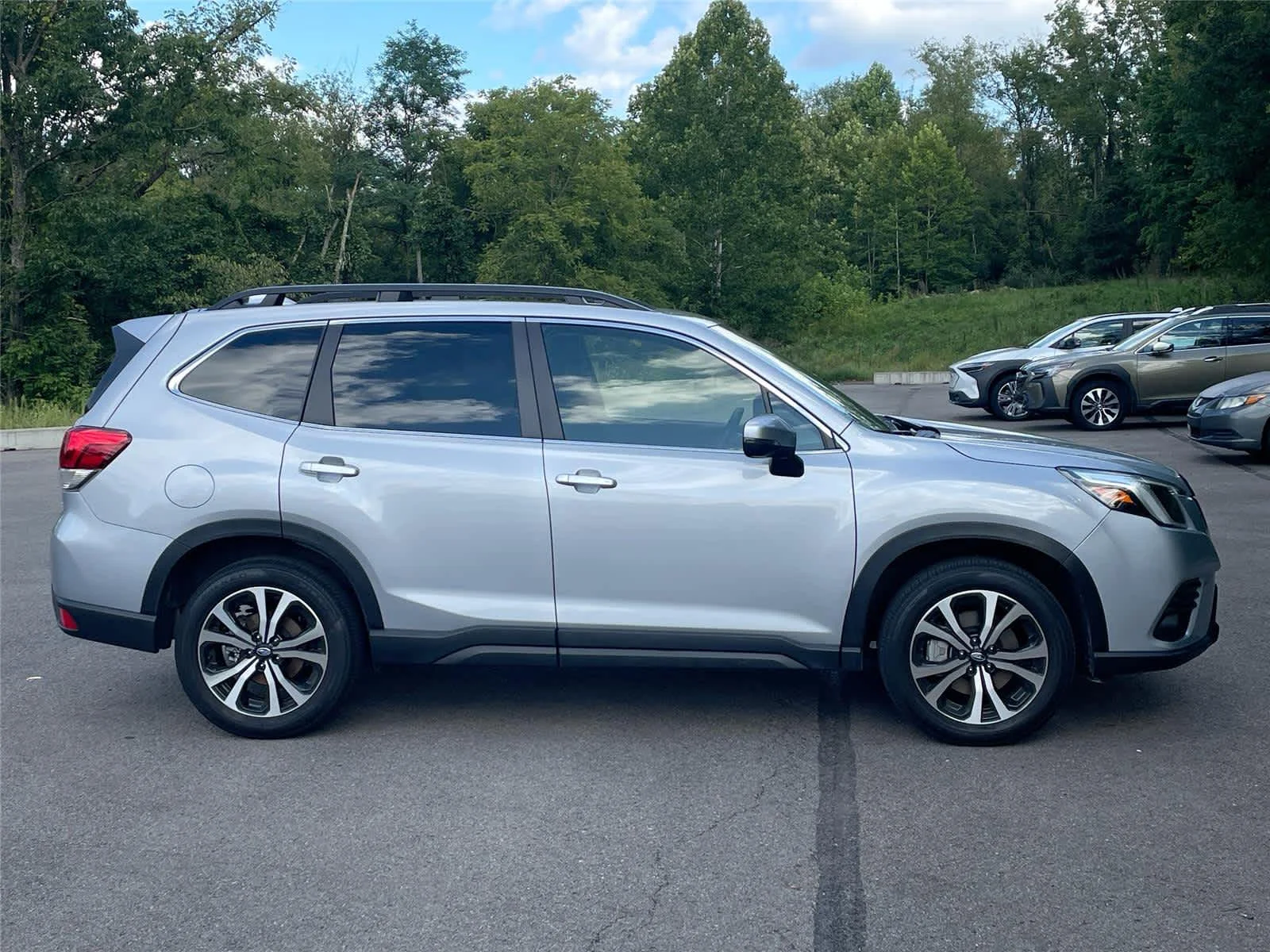 Used 2023 Ice Silver Metallic Subaru Limited image 6