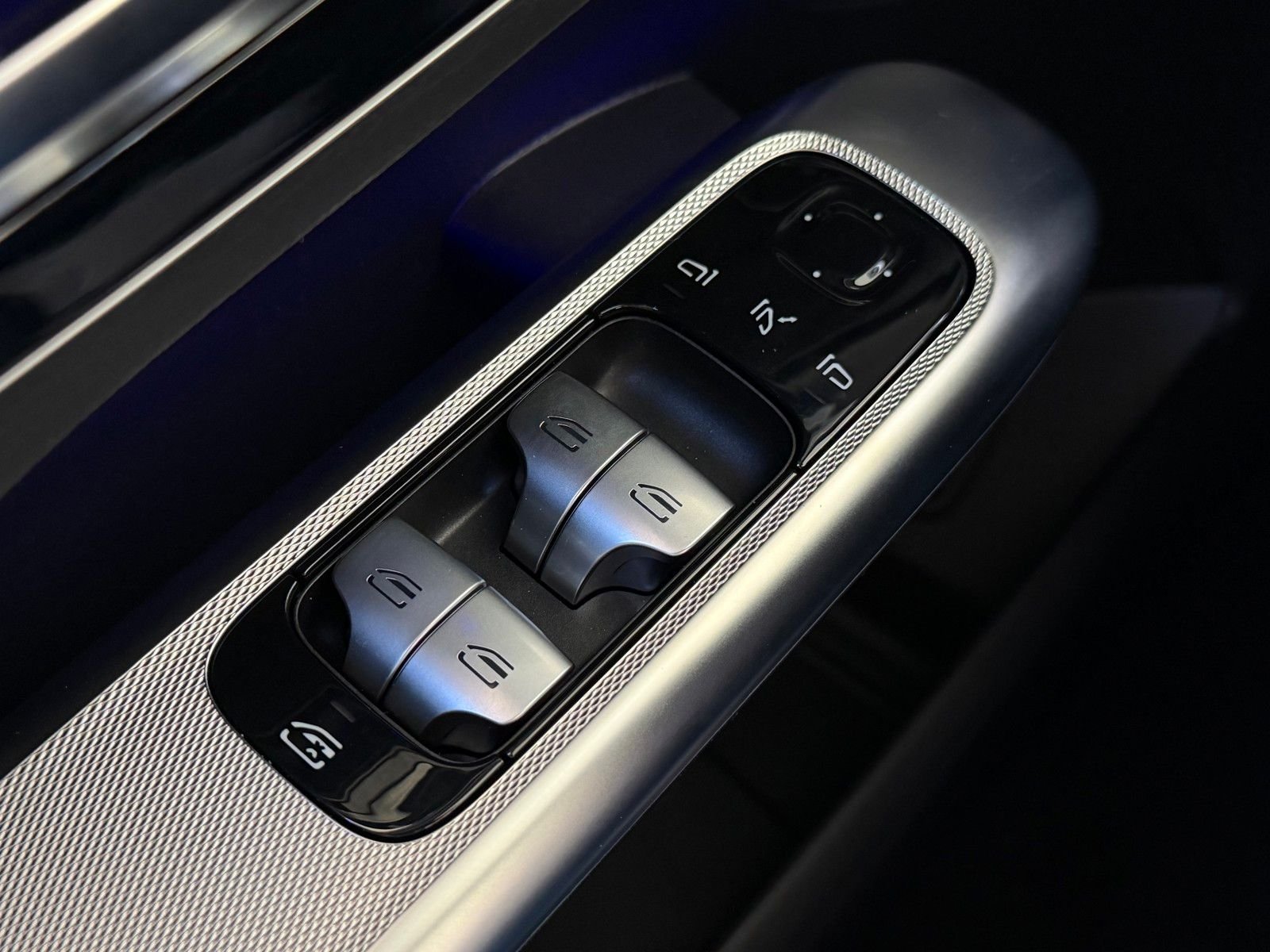 New 2026 Obsidian Black Metallic Mercedes-Benz GLC 300 image 19