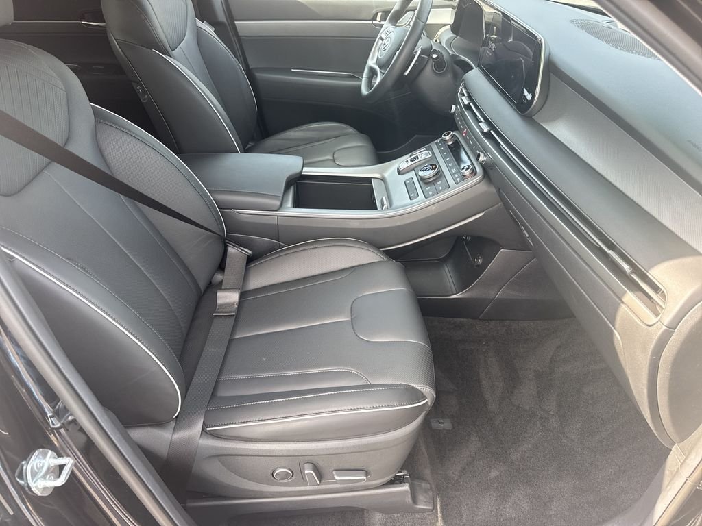 Used 2025 Black Hyundai XRT image 13