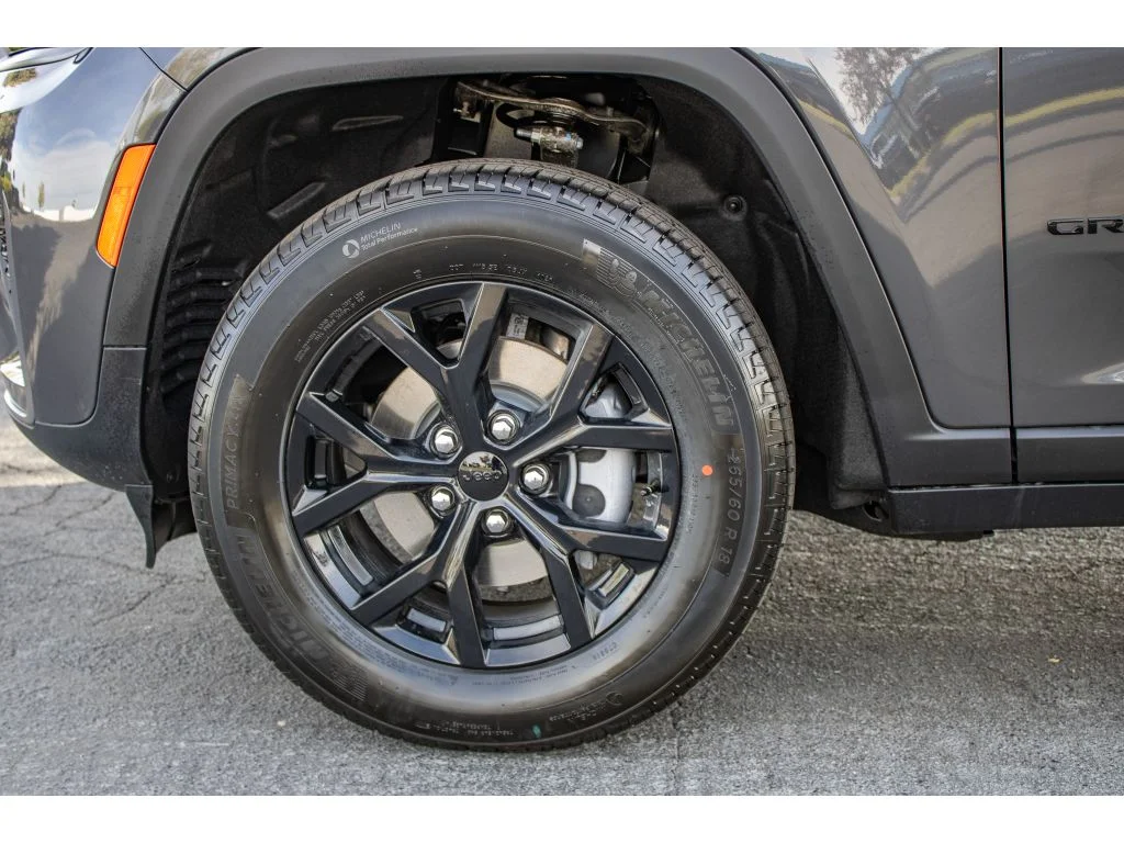 New 2026 Baltic Gray Metallic Clearcoat Jeep Laredo Altitude image 5