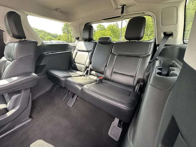 Used 2025 Black Ford Platinum image 28