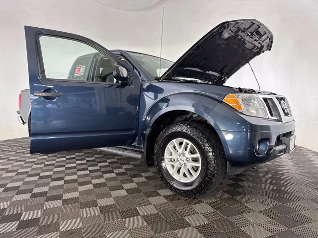 Used 2020 Blue Nissan SV image 21