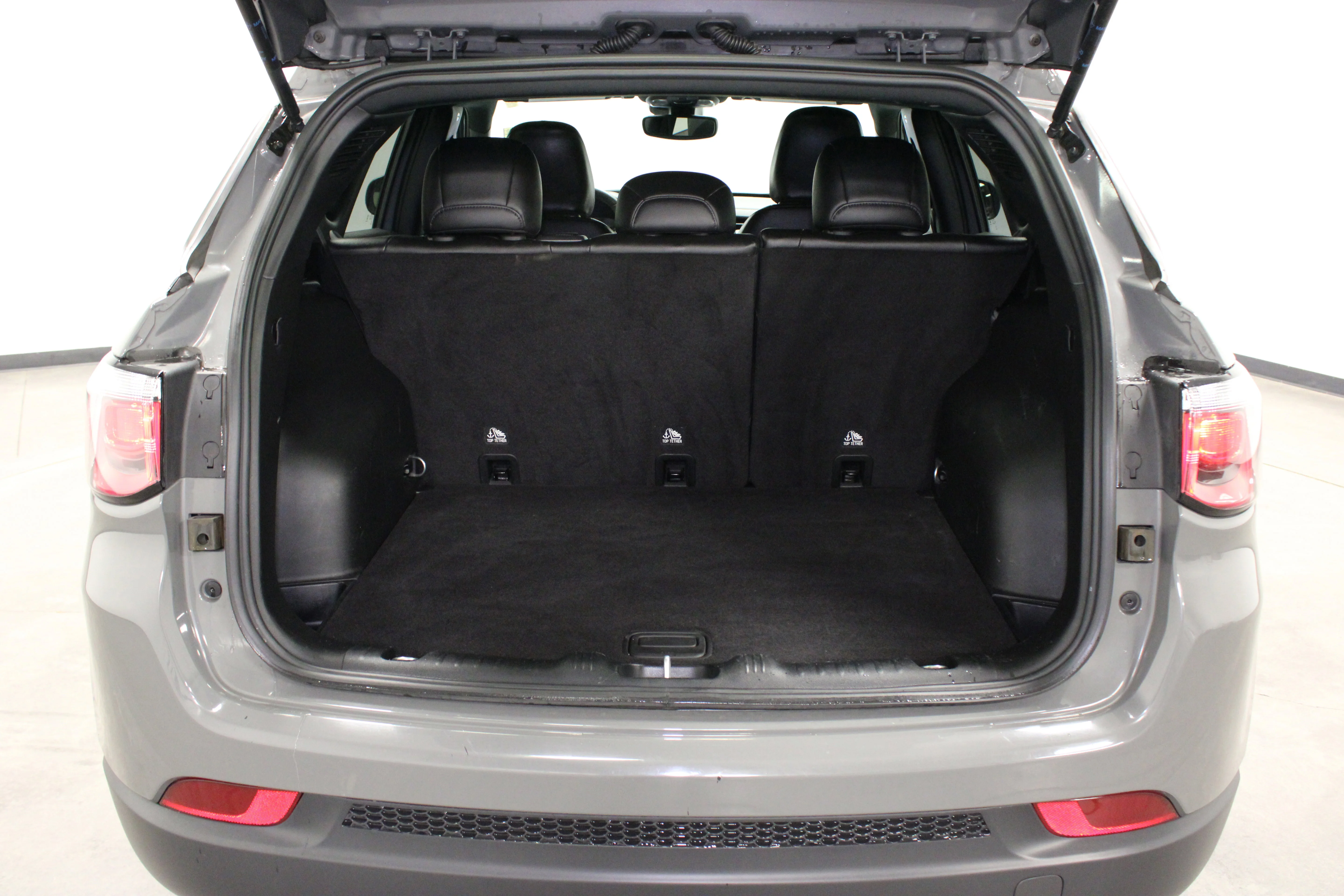 Used 2024 Sting-Gray Clearcoat Jeep Latitude image 14