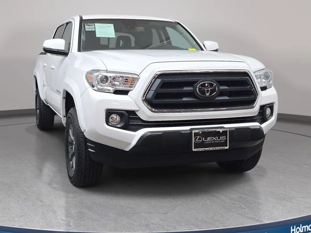 Used 2023 White Toyota SR5 image 3