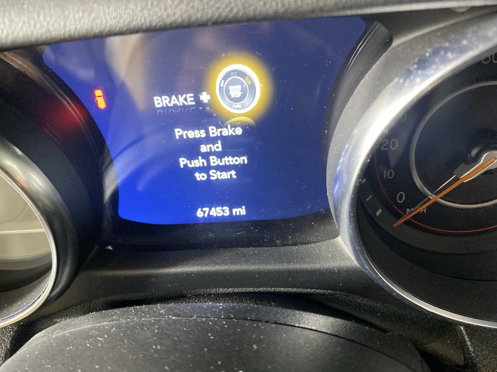 Used 2019 Hellayella Jeep Sahara image 15