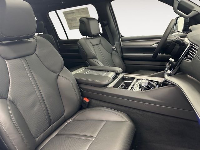 New 2026 Fathom Blue Pearlcoat Jeep Upland image 18