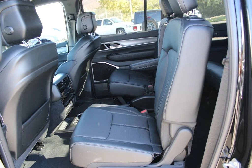 New 2026 High Gloss Black Exterior Paint Jeep Limited Reserve image 18