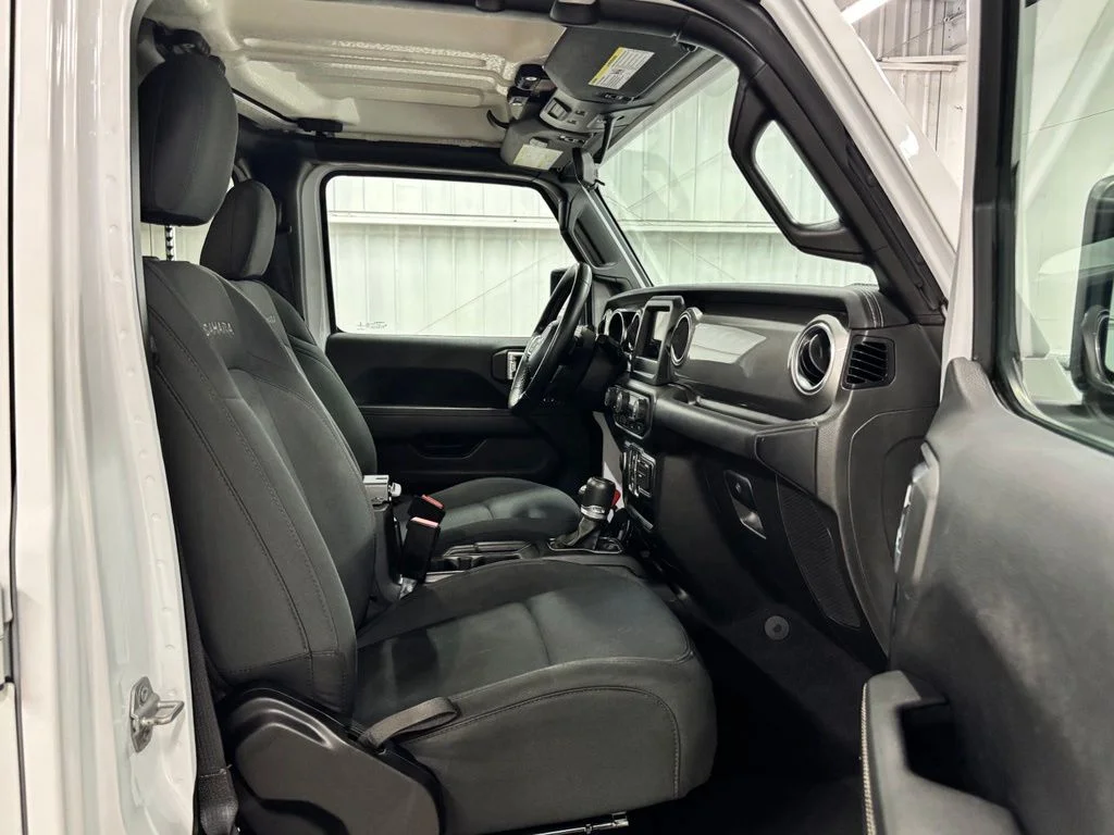 Used 2021 White Jeep Unlimited Sahara image 21