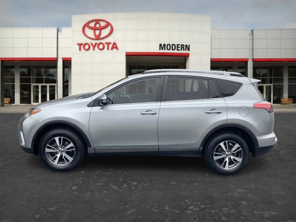 Used 2018 Silver Sky Metallic Toyota XLE image 7