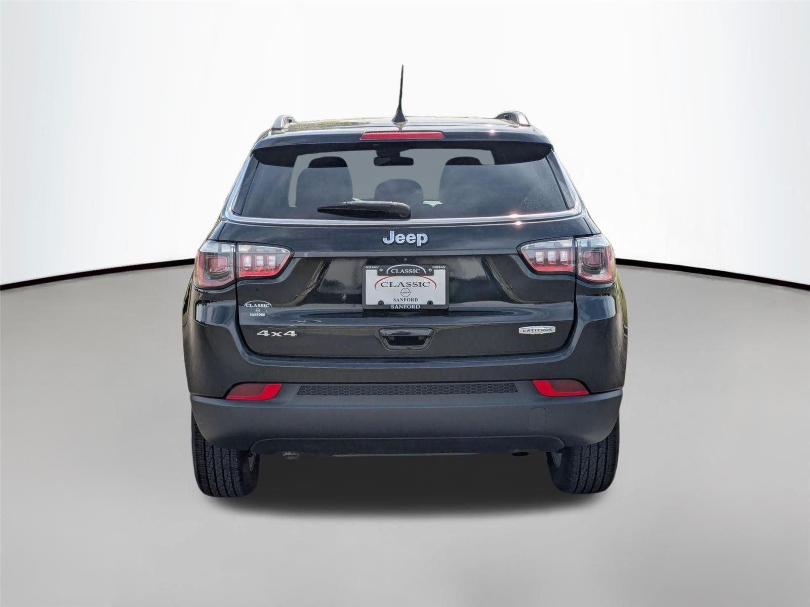 Used 2024 Diamond Black Crystal Pearlcoat Jeep Latitude image 7