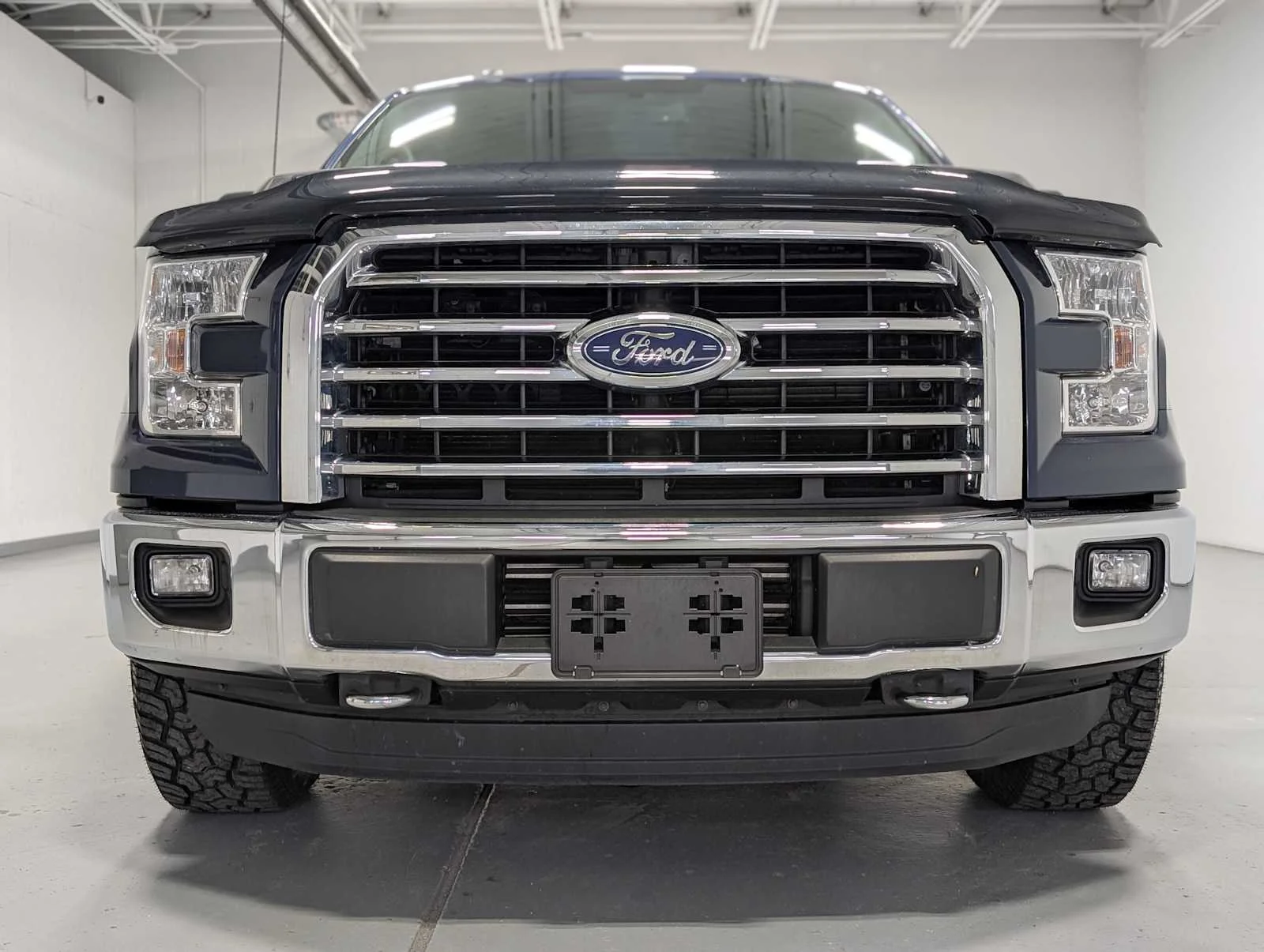 Used 2015 Blue Jeans Metallic Ford XLT image 2