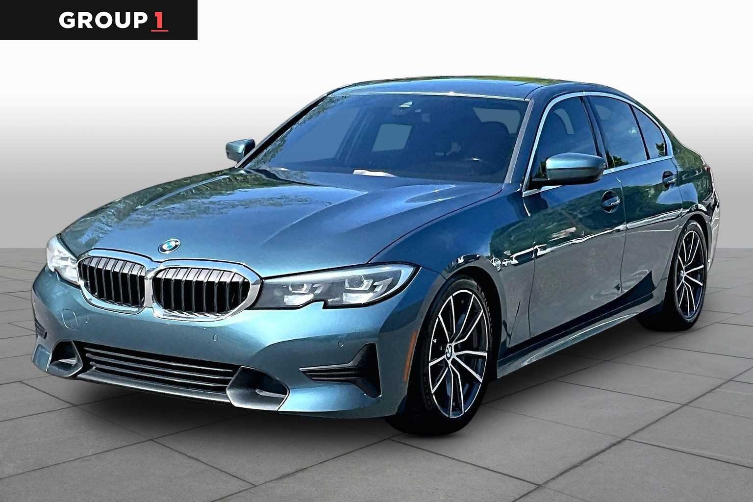 2020 BMW 3 Series 330i Sedan's photo
