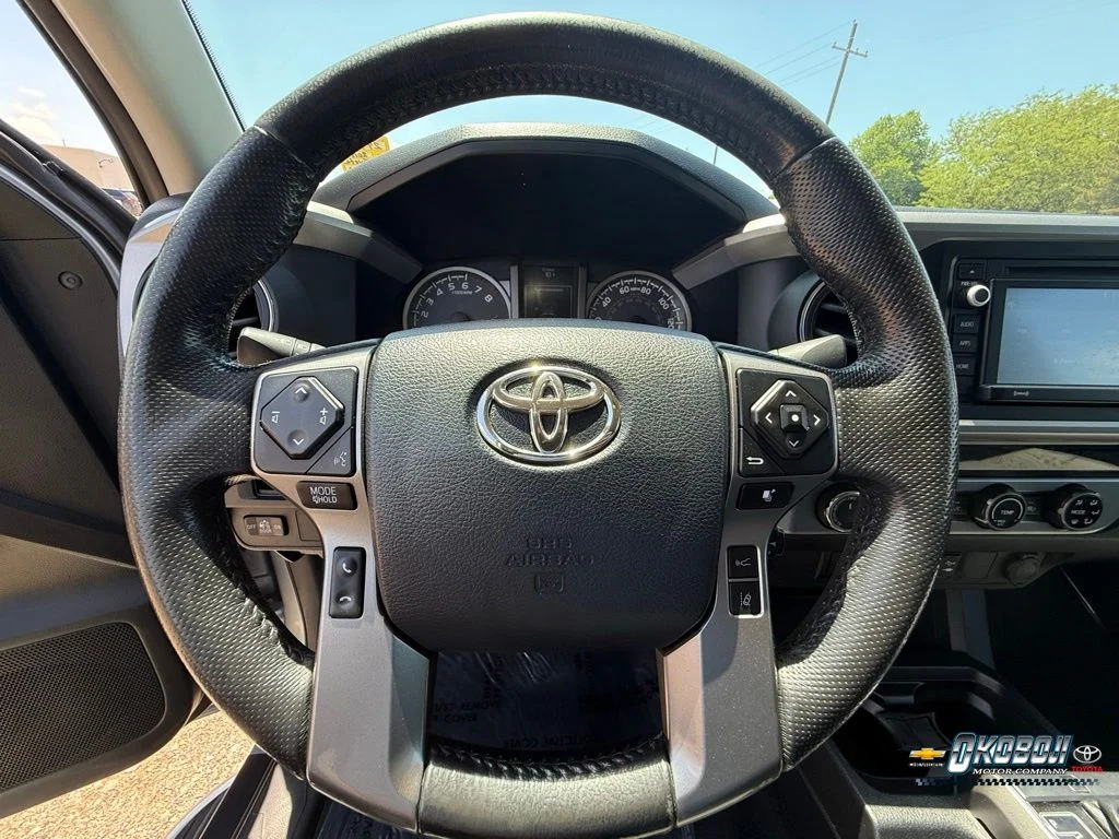 Used 2018 Silver Toyota SR5 image 8