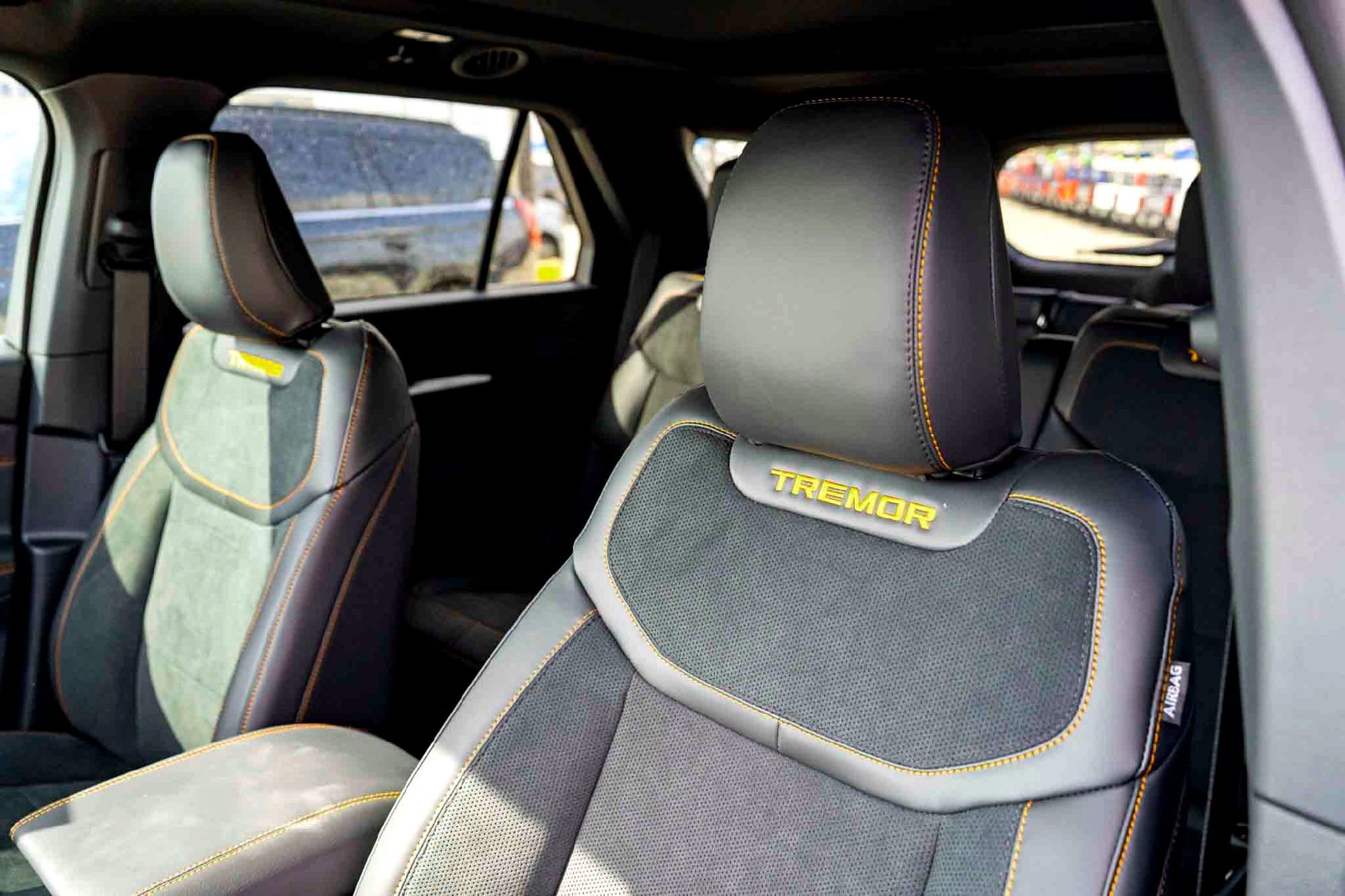 New 2026 Carbonized Gray Metallic Ford Tremor image 9