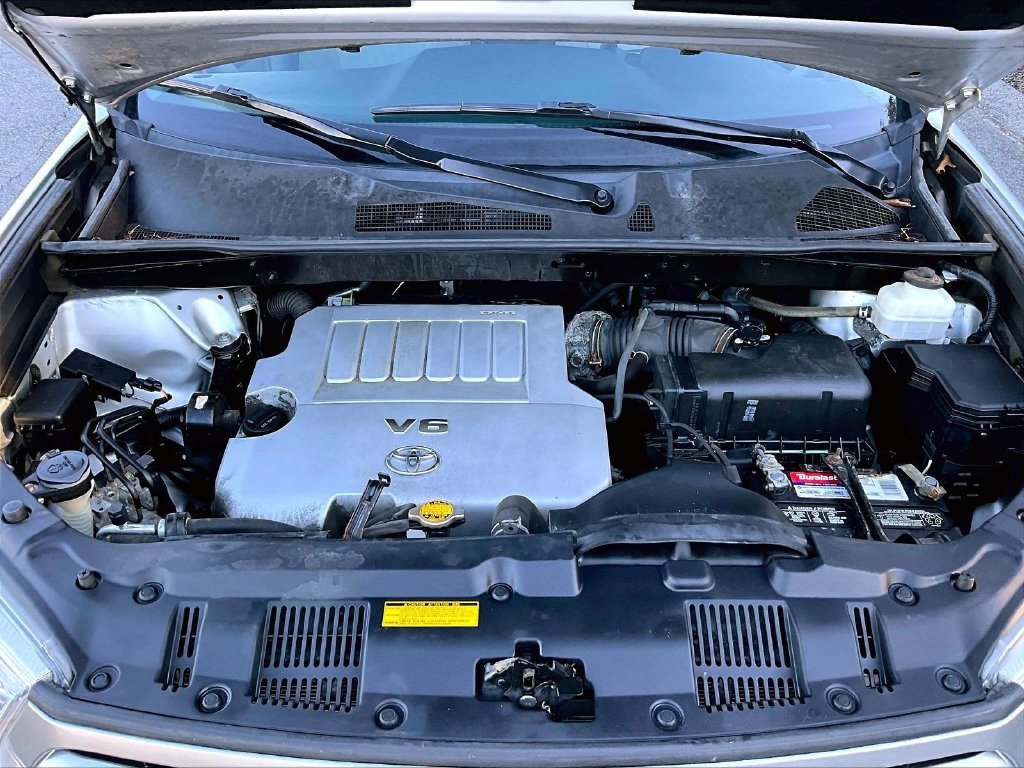 Used 2013 Silver Toyota Base image 30