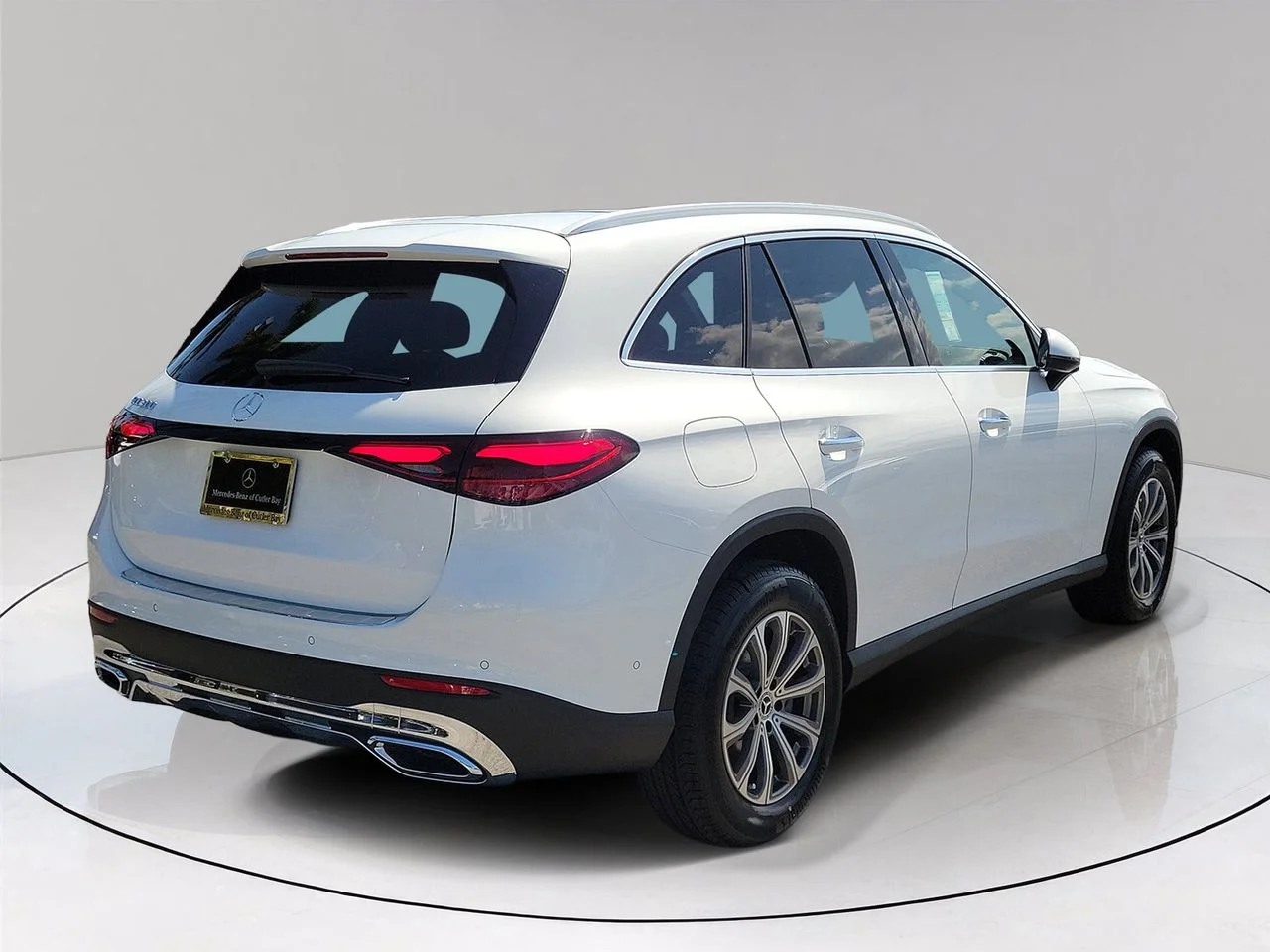 New 2026 Polar White Mercedes-Benz GLC 300 image 4