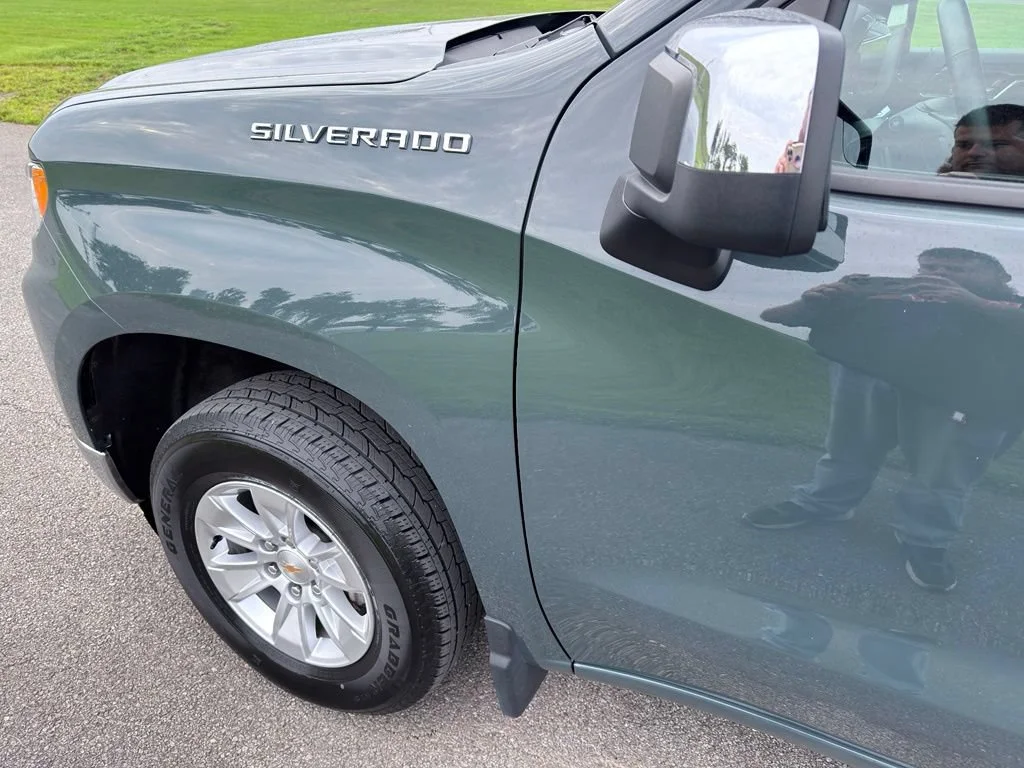Used 2025 Cypress Gray Chevrolet LT image 17