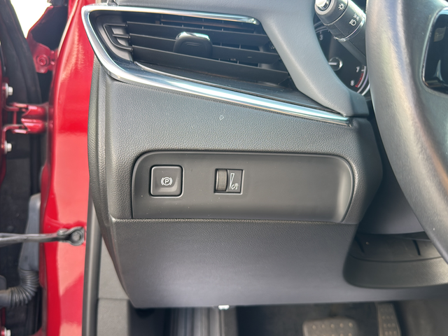 Used 2023 Red Buick Essence image 28