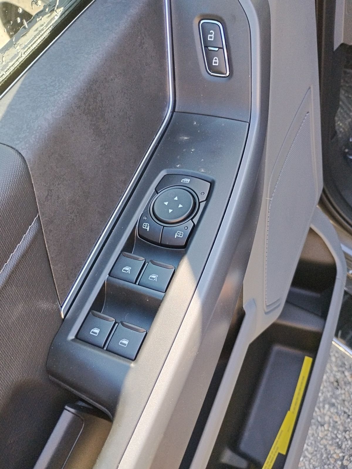 New 2026 Carbonized Gray Metallic Ford XLT image 16