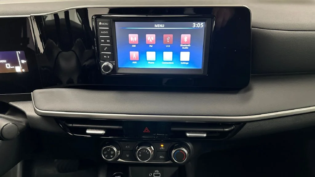 Used 2025 White Nissan S image 11