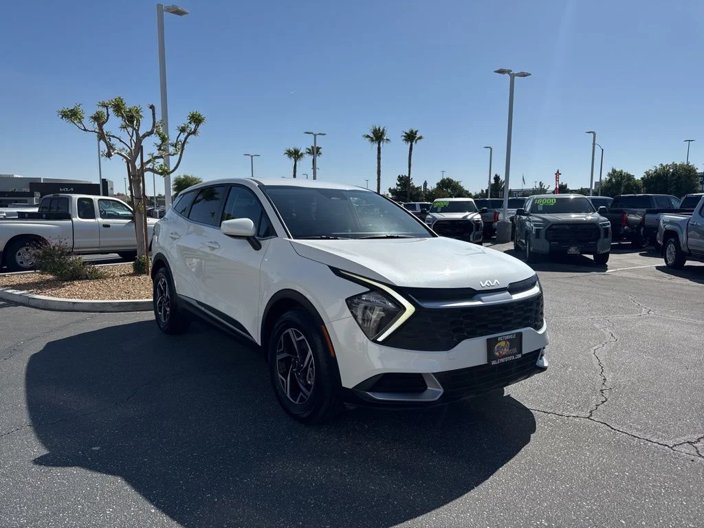 Used 2023 White Kia LX image 4