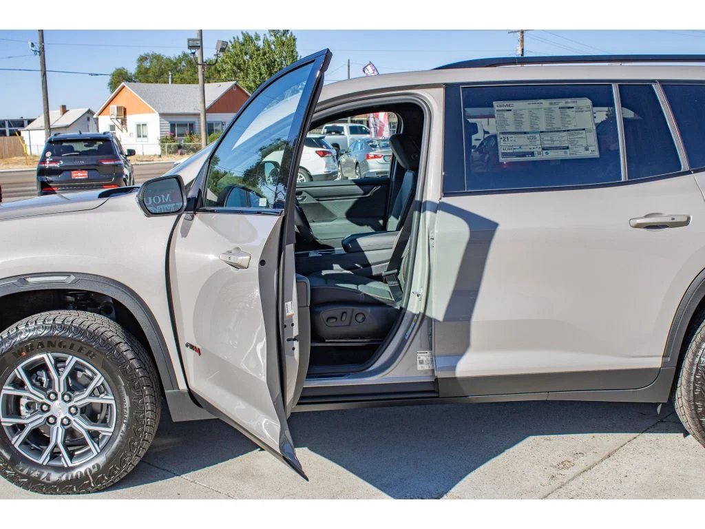 New 2026 RIVERSTONE METALLIC GMC AWD AT4 image 30