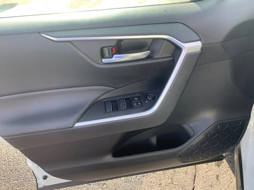 Used 2025 White Toyota XLE image 12