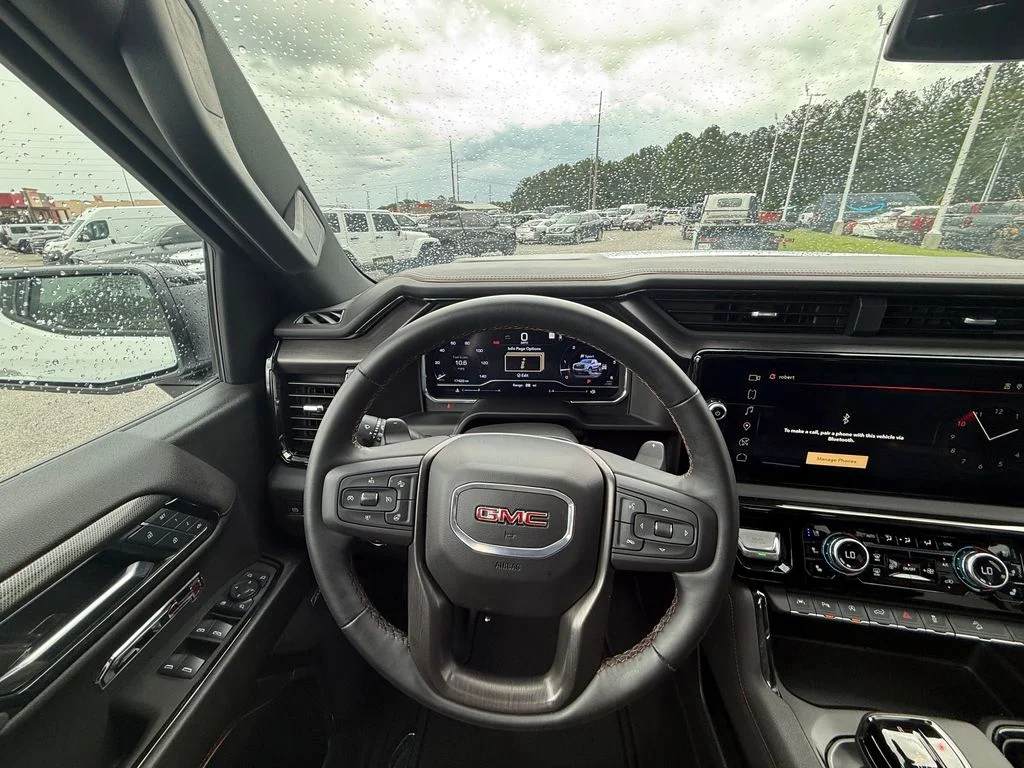 Used 2025 White GMC AT4 image 9