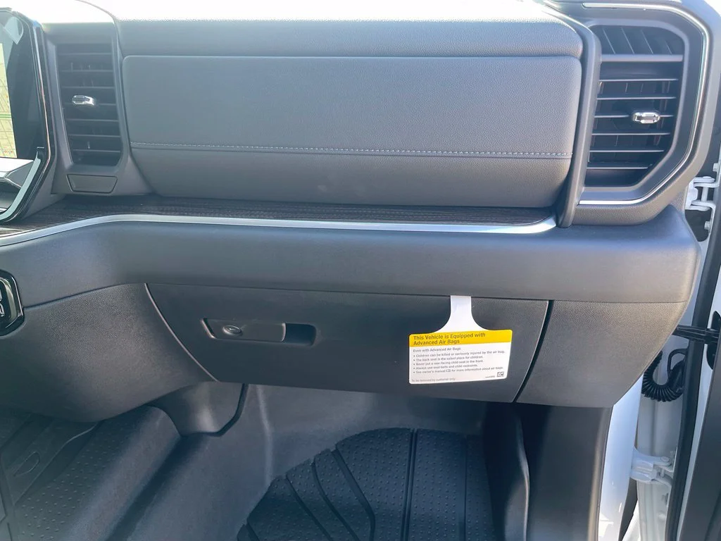 New 2026 Summit White Chevrolet LT DRW image 28