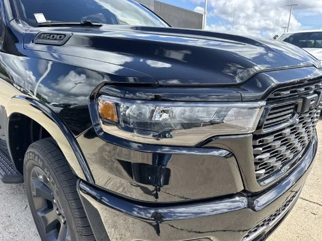 New 2027 Diamond Black Crystal Pearl-Coat Exterior Paint RAM Big Horn/Lone Star image 2
