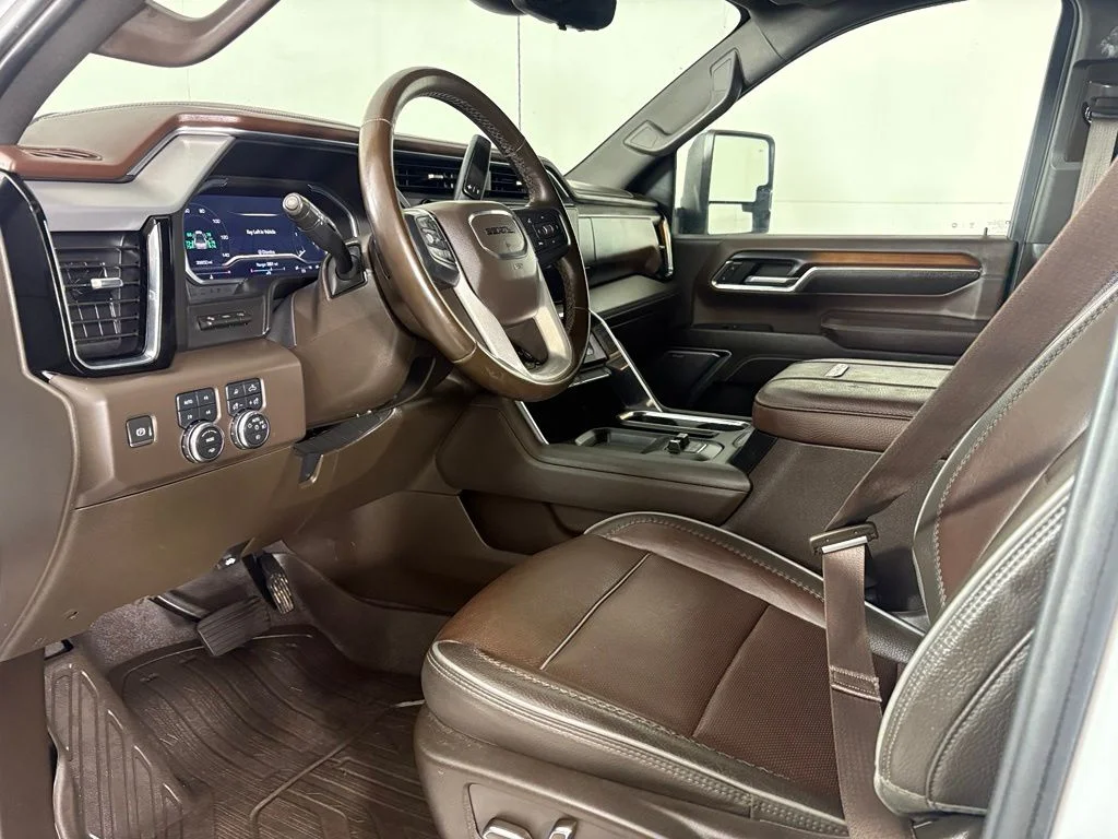 Used 2024 White GMC Denali image 29