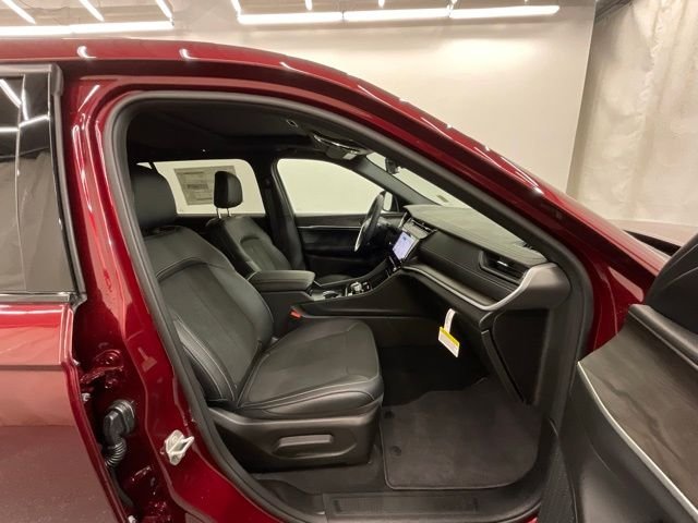 New 2026 Velvet Red Pearl-Coat Exterior Paint Jeep Altitude image 23