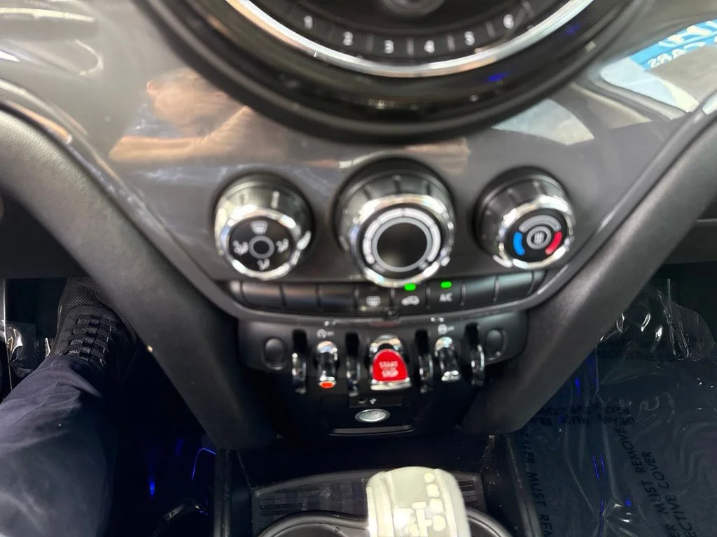 Used 2019 White MINI Classic image 15