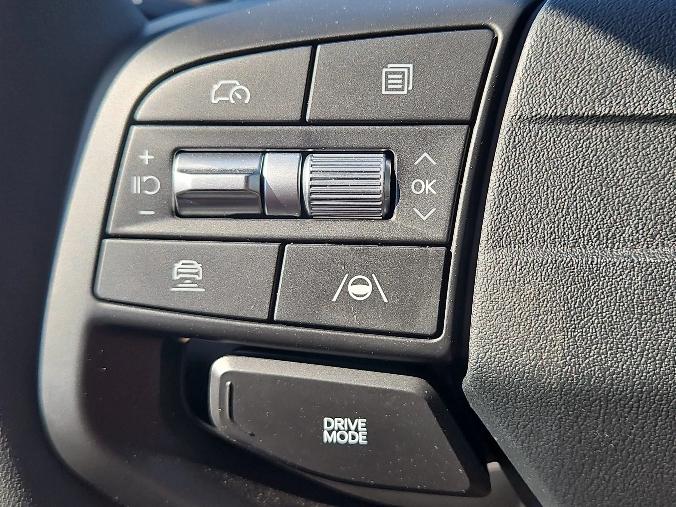 New 2026 Snow White Pearl Kia LXS image 22